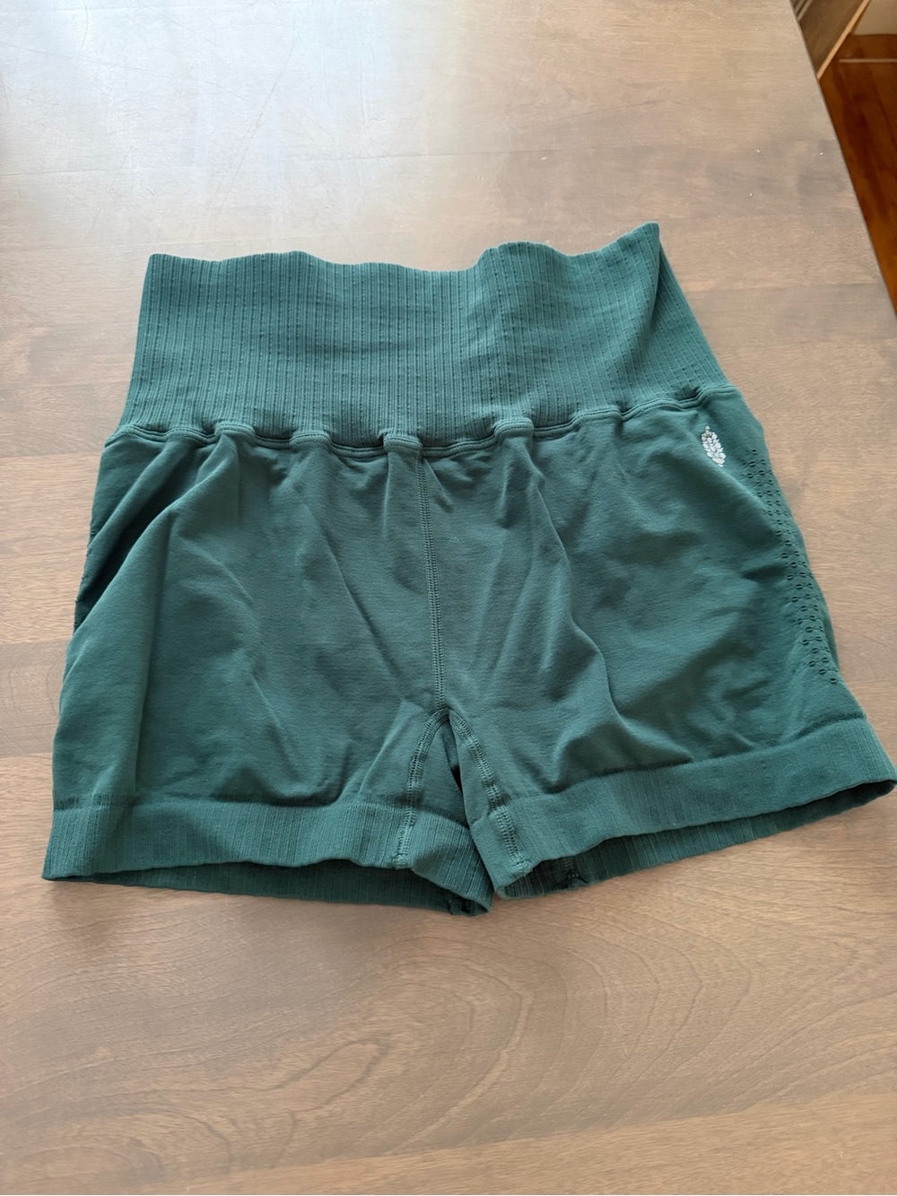 FP Movement Good Karma High Rise 2.75 inseam short size M/L - Picture 2 of 3